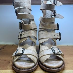 Free bird boot style sandals in distressed white leather size 6